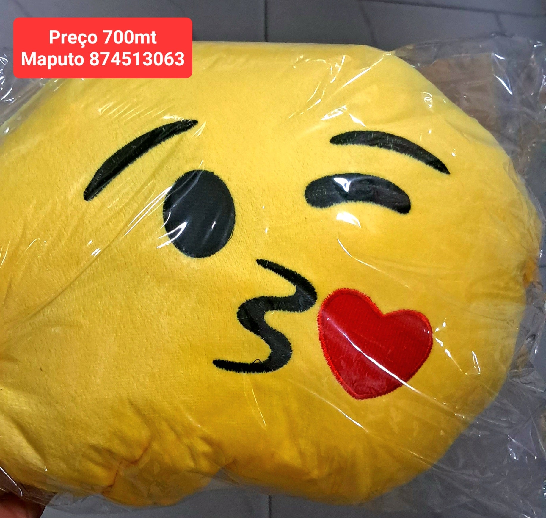 Almofada de Emoji Decorativa - Pelúcia Premium